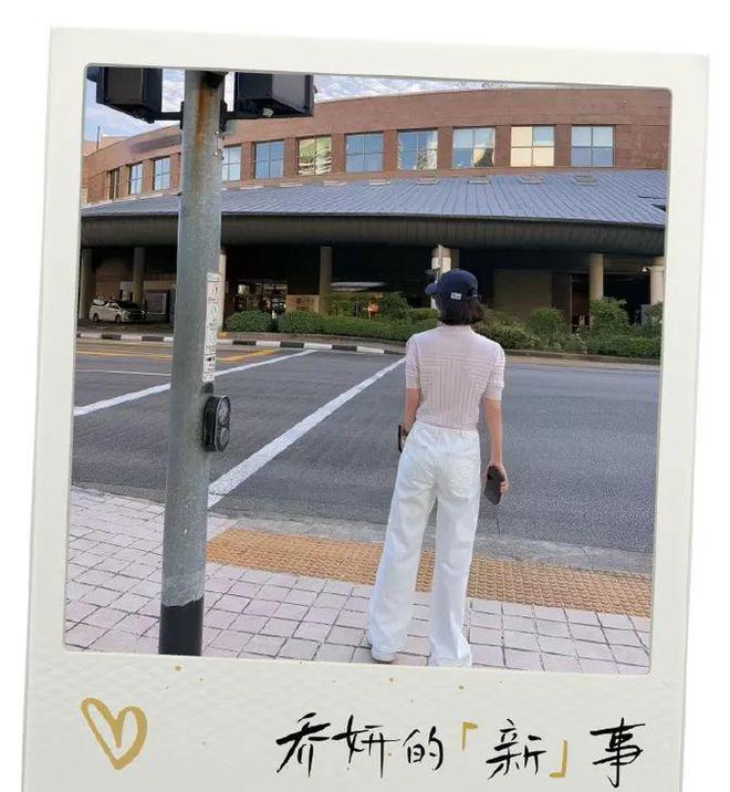 女穿搭时尚有魅力疑与林更新隔空互动b体育·网站赵丽颖背影窈窕迷人似少(图2)